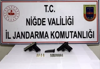 Niğde’de Ruhsatsız Silah ve Uyuşturucu Operasyonu: 3 Gözaltı