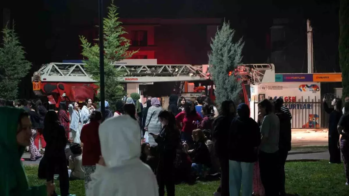 Sakarya’da Kız Öğrenci Yurdunda Yangın Paniği
