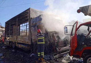 Şanlıurfa’da Alev Alan Tır Küle Döndü