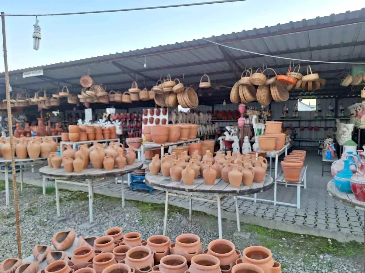 Sarıgöl’de Yöresel Ürünler Satış Stantları Büyük İlgi Görüyor