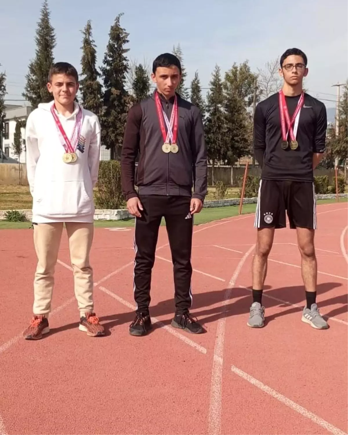 Söke Şehit Emre Acar Cumhuriyet Anadolu Lisesi’nden Atletizmde 3 il birincilliği