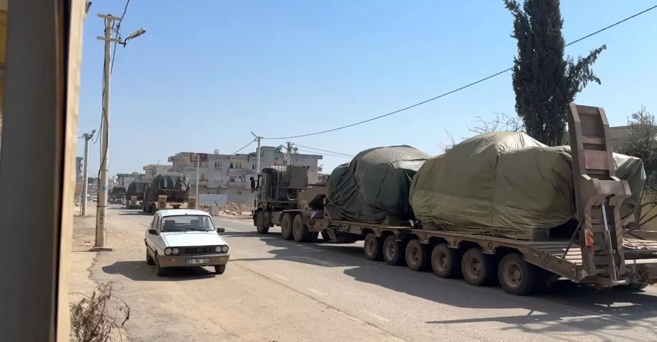 Suruç’a Sınır Sevkiyatı: Çok Sayıda Tank ve Zırhlı Araç Gönderildi