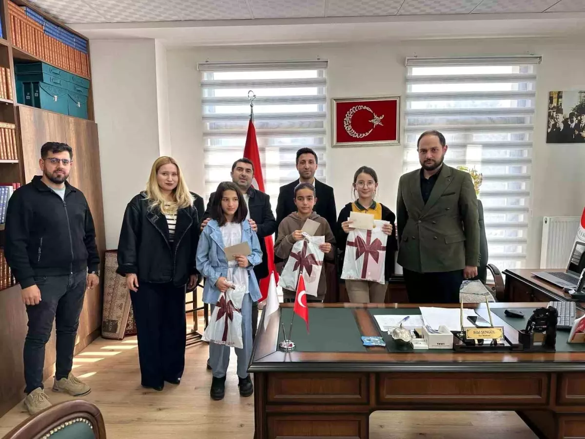 Tatvan’da ortaokul öğrencileri arası şiir okuma yarışması