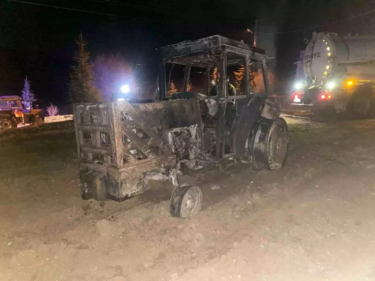 Tokat’ta Yangın: Samanlık ve Traktör Kullanılamaz Hale Geldi