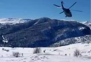 Tunceli’de Askere Helikopterle Yem Ulaşımı