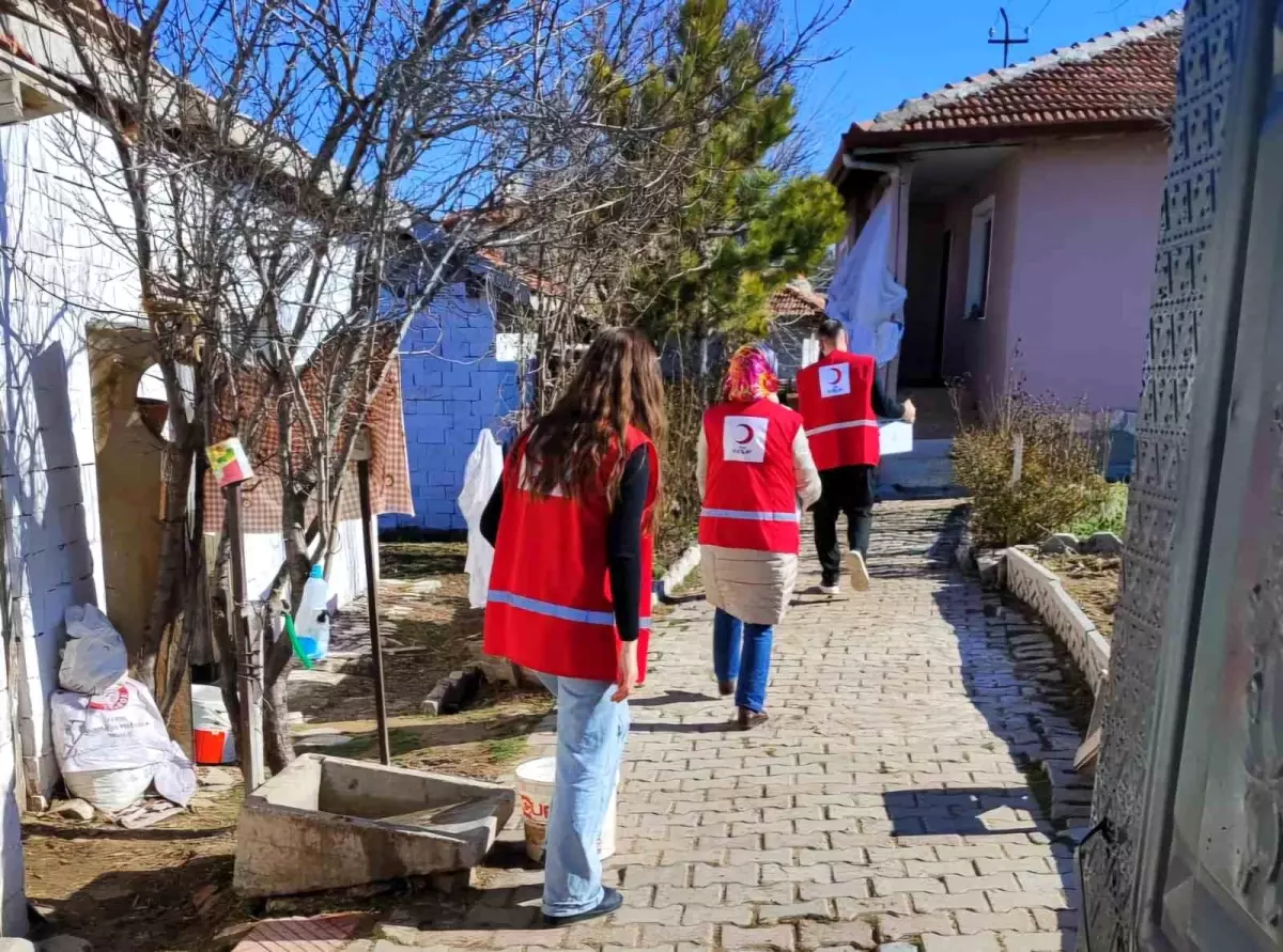 Türk Kızılay Ramazan Kolilerini İhtiyaç Sahiplerine Ulaştırdı