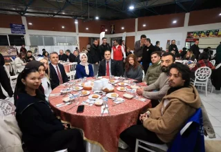 Vali Akbıyık, gençlerle iftar programında buluştu