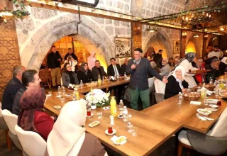 Vali Karakaya, 40 yıllık evli çiftlerle iftar yaptı